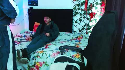 kitty_vaal online show from October 9, 3:57 pm