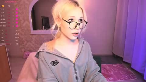 kristialsoopp online show from April 17, 5:47 pm