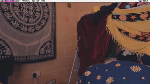 Krypto online show from February 8, 8:42 pm