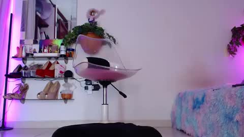 Cristina online show from February 8, 1:55 am