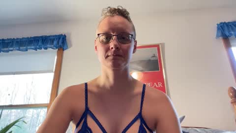 Lee online show from April 21, 7:53 pm