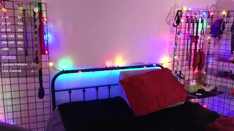 Lee Alba online show from November 29, 7:05 pm