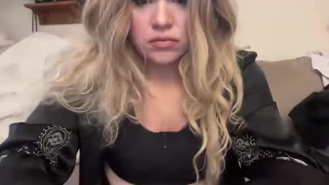 Jennifer online show from November 4, 9:47 pm