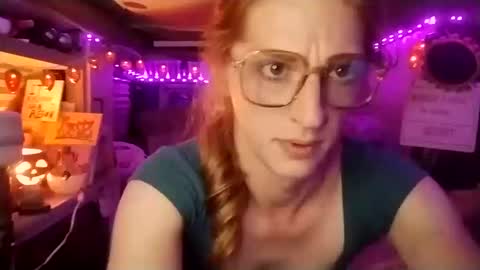 Snapshot of lesleygumgrass chatting on October 11, 1:19 am LesleyGumGrass- The Boring Trans girl online show from October 11, 1:19 am
