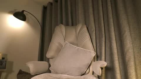 lianewhite online show from April 4, 2:20 am