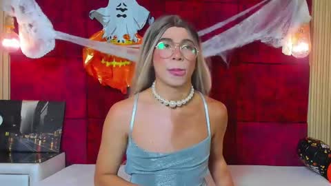 liiacollins online show from October 27, 8:28 pm