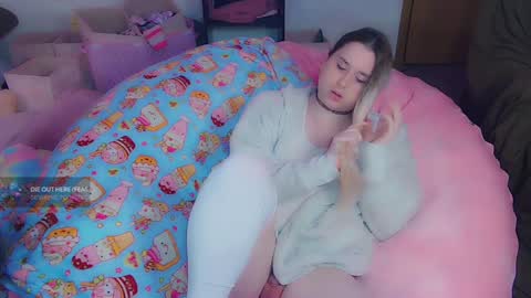 Snapshot of lil_alison_heart chatting on February 8, 2:16 pm Lil Alison Heart online show from February 8, 2:16 pm