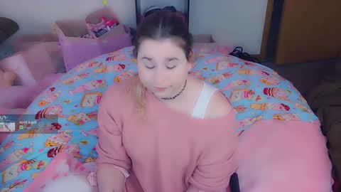 Snapshot of lil_alison_heart chatting on February 14, 2:23 pm Lil Alison Heart online show from February 14, 2:23 pm