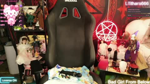 Brandi online show from April 8, 6:09 pm