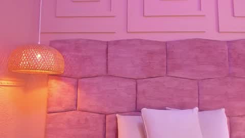 lily hevans online show from December 19, 11:50 am