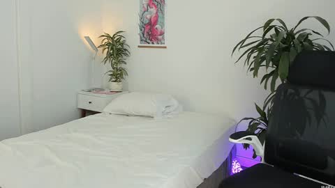 Lily Reina online show from March 31, 6:21 pm