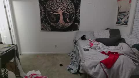 Peaches online show from October 31, 6:23 am