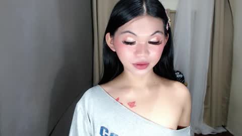 littlelace_ online show from May 16, 1:36 am