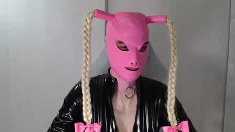    online show from June 19, 11:26 am