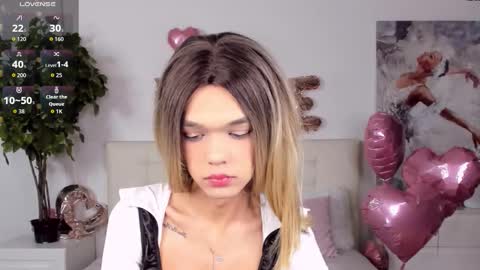 lizzydelrey online show from February 18, 8:27 pm