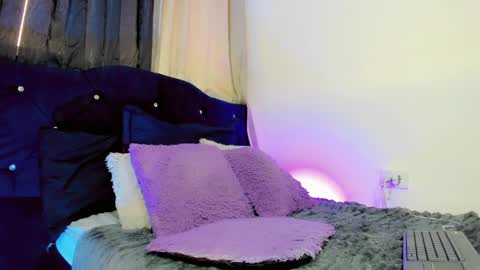 lesly lorena online show from March 29, 9:37 pm