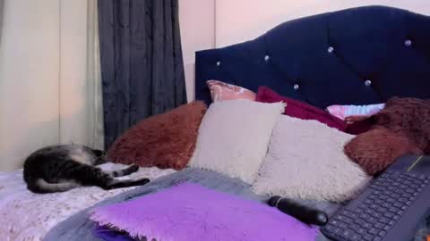 lesly lorena online show from June 21, 9:34 am