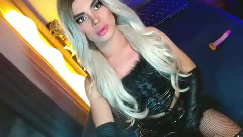 lovelymiss_shyna11 online show from April 20, 8:05 am