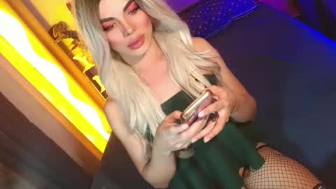 lovelymiss_shyna11 online show from April 25, 9:13 am