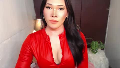 STWEET LINA online show from April 17, 3:03 pm