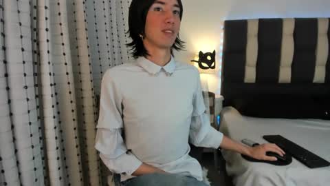 loverisu online show from November 19, 10:10 pm