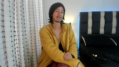 loverisu online show from January 7, 8:45 pm