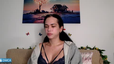 luara_ online show from April 3, 6:44 am