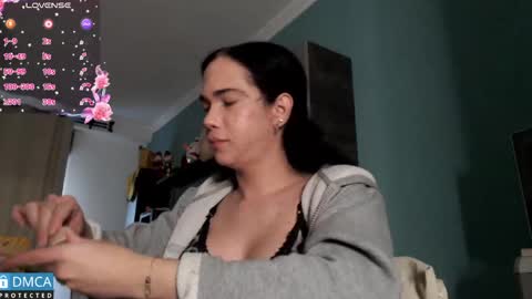 luara_ online show from May 16, 6:18 pm
