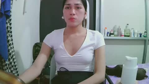 Snapshot of luxy27 chatting on December 14, 2:42 pm nikke online show from December 14, 2:42 pm