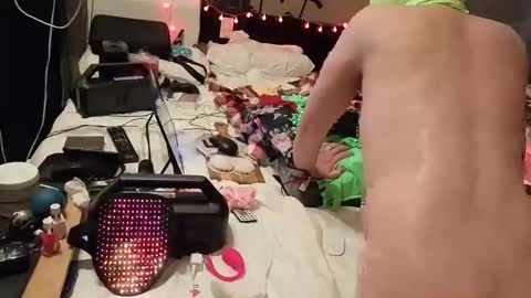 mac1119 online show from March 2, 8:43 am