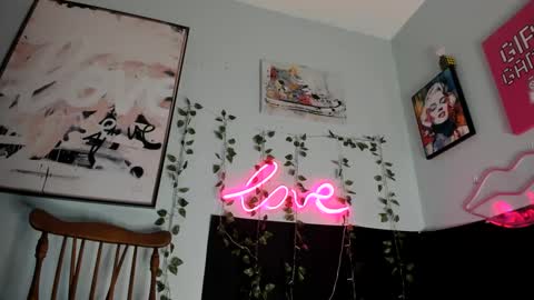 Maddi Avalon online show from February 8, 8:20 am