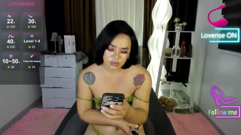 malia online show from April 16, 9:39 pm