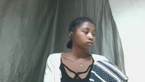 mamieriela online show from April 21, 7:04 am