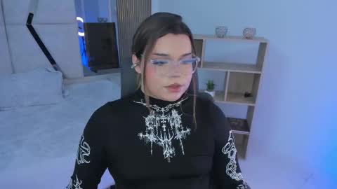 Maxine Minx online show from November 19, 2:00 am