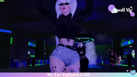 Mia online show from April 16, 11:29 pm