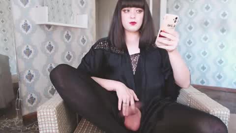 mia_wallase online show from May 30, 4:38 pm