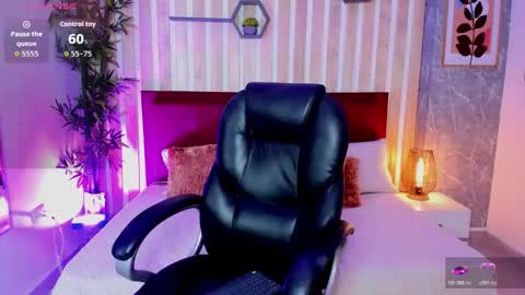 Mia Connor online show from November 2, 7:45 pm