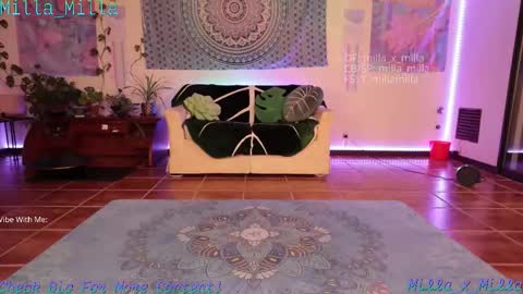 milla_milla online show from October 18, 5:22 am