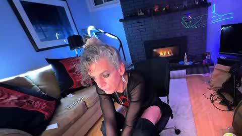 Snapshot of mischiefmonica33 chatting on February 23, 5:34 am mischiefmonica1 online show from February 23, 5:34 am