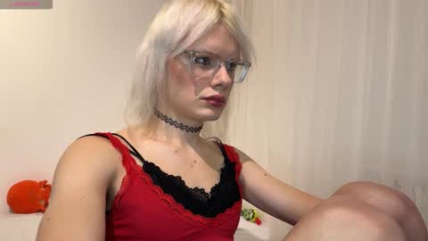 mollychloe online show from November 29, 6:21 pm