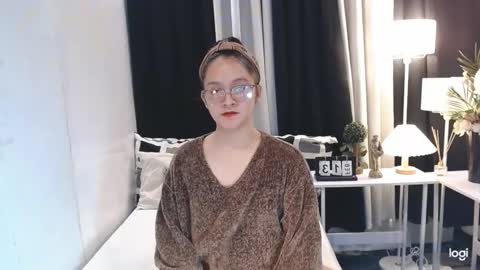 Snapshot of ms_grey4u chatting on February 13, 12:43 pm Ash online show from February 13, 12:43 pm