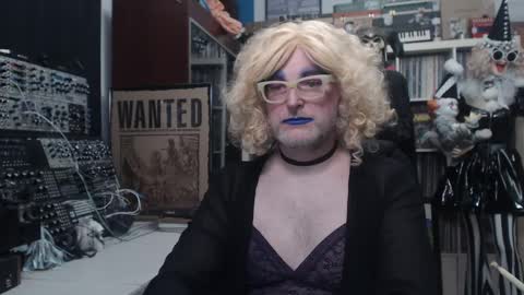 Muziknerd online show from December 11, 5:46 am