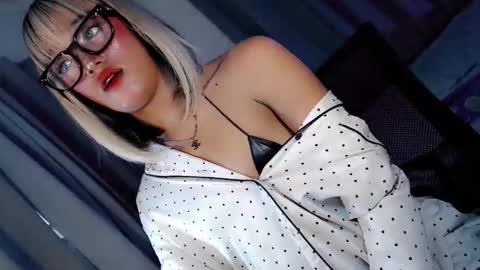 mykaliciousness online show from November 20, 2:23 am