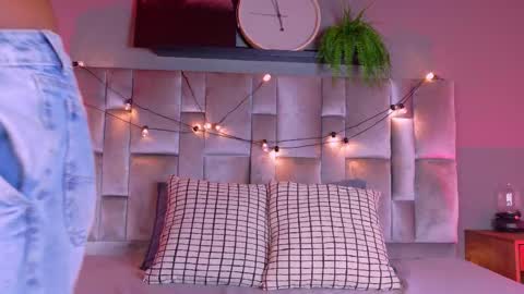  VICTORIA  online show from March 18, 7:46 pm