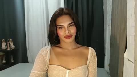 neomi online show from November 19, 6:19 pm