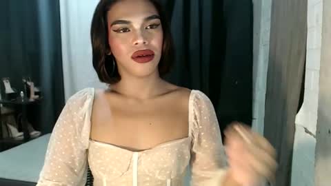 neomi online show from November 27, 5:15 pm