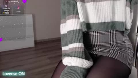 noelleneptune online show from March 20, 12:55 am