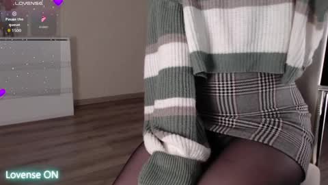 noelleneptune online show from April 10, 4:18 am