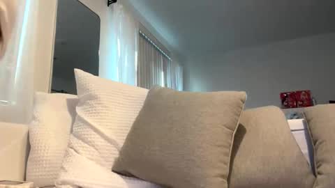 ofurbby1 online show from April 17, 1:08 am