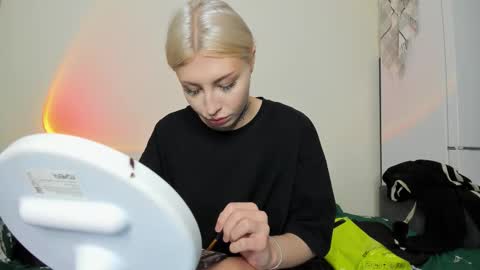 Snapshot of only_iva21 chatting on October 27, 12:57 pm Iva online show from October 27, 12:57 pm